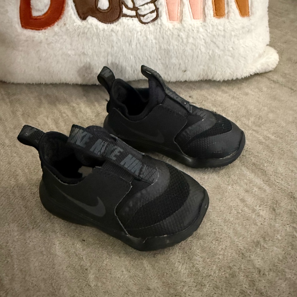 Nike Kids Black Slip-On Sneakers 5C